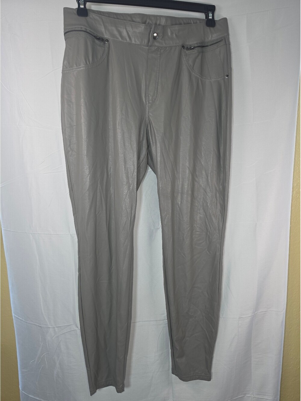 HUE Women's 1X Gray Faux Leather Coated Pants Zipper Pockets